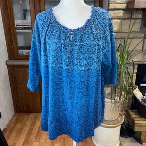 Catherine’s size 1X size 18/20 vibrant blue short sleeve ombré style cotton top